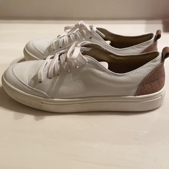 Kaanas Paris Lace-Up Sneaker w/ Contrast Heel - Picture 5 of 7